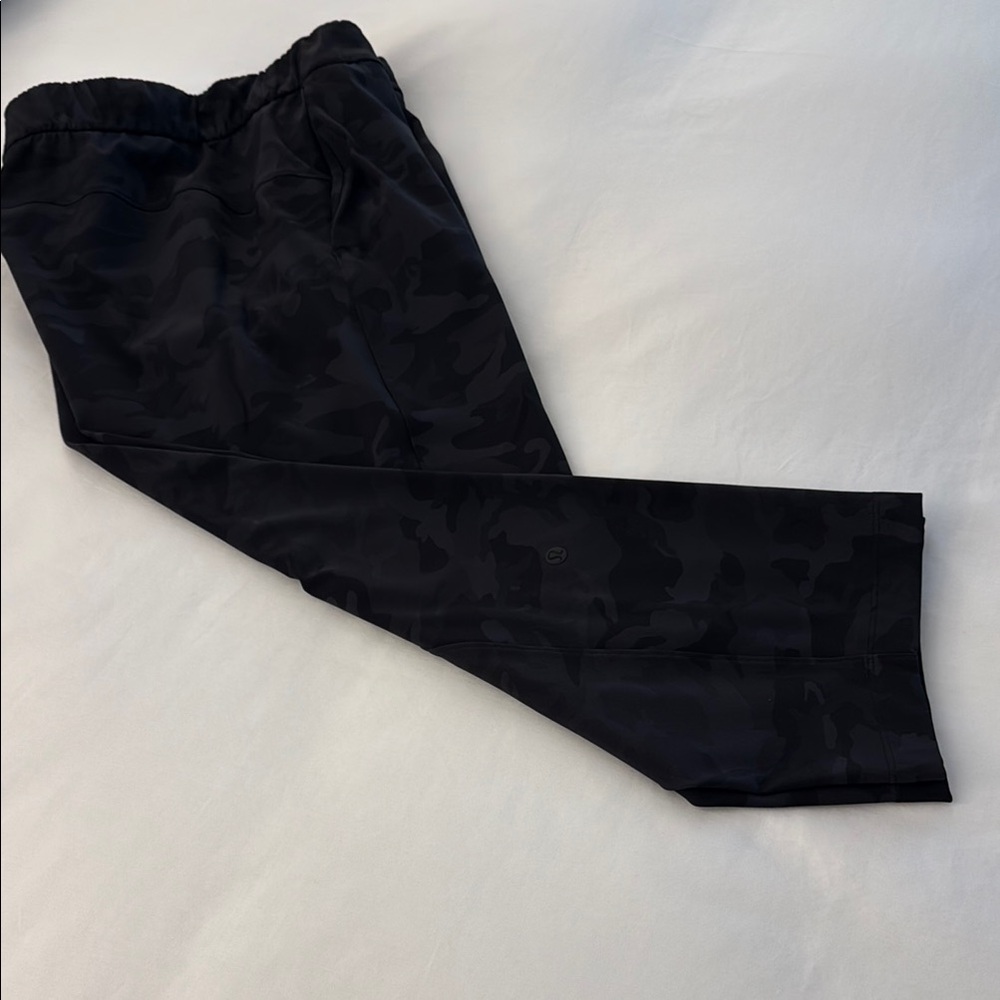 lululemon athletic Black Camouflage Capris